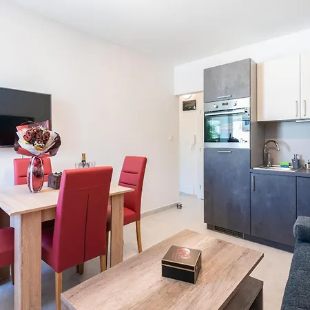 아파트 Nice In With Kitchen