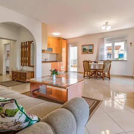 In With Kitchen